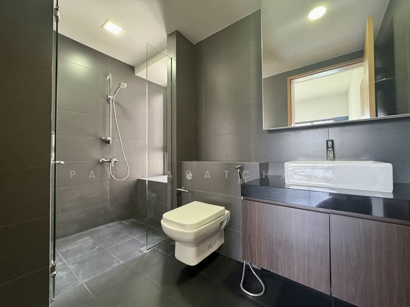 Meadows @ Peirce, 626 Upper Thomson Road, 3 Bedrooms, 1,270 sqft, Condominium For Rent, by Pan Waratchaya, 500123628 - Master Bathroom - PropertyGuru.com.sg