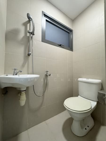 Meadows @ Peirce, 626 Upper Thomson Road, 3 Bedrooms, 1,270 sqft, Condominium For Rent, by Pan Waratchaya, 500123628 - Utility toilet  - PropertyGuru.com.sg