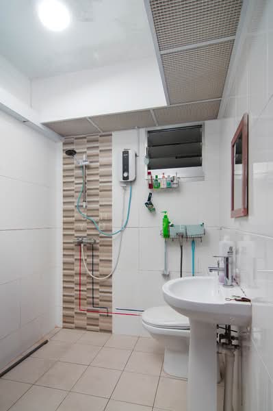 406B Northshore Drive, 406B Northshore Drive, 2 Bedrooms, 721 sqft, HDB Flat For Sale, by Shafik Yusope, 500123633 - Bathroom - PropertyGuru.com.sg