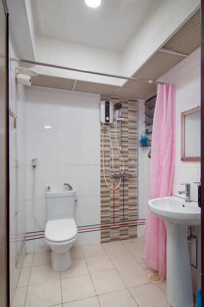 406B Northshore Drive, 406B Northshore Drive, 2 Bedrooms, 721 sqft, HDB Flat For Sale, by Shafik Yusope, 500123633 - Bathroom - PropertyGuru.com.sg