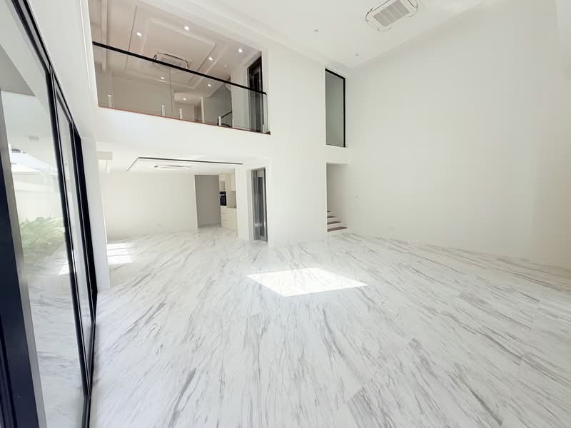 Lucky Hill, , 6 Bedrooms, 6,500 sqft, Corner Terrace For Sale, by Aloysius Lim, 500123653 - Living Room - PropertyGuru.com.sg