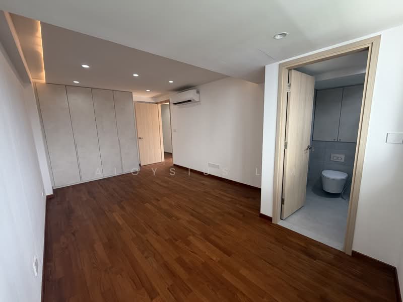 Lucky Hill, , 6 Bedrooms, 6,500 sqft, Corner Terrace For Sale, by Aloysius Lim, 500123653 - Bedroom - PropertyGuru.com.sg