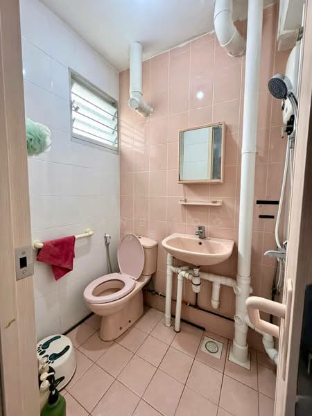 134 Bedok North Street 2, 134 Bedok North Street 2, 3 Bedrooms, 990 sqft, HDB Flat For Sale, by Zane Soo 苏昱能, 500123663 - Bathroom - PropertyGuru.com.sg