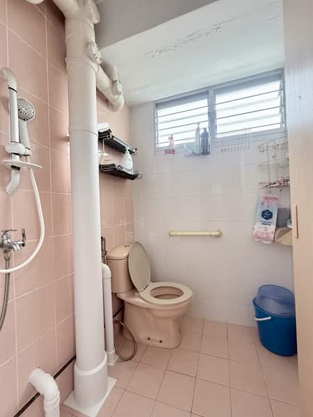 134 Bedok North Street 2, 134 Bedok North Street 2, 3 Bedrooms, 990 sqft, HDB Flat For Sale, by Zane Soo 苏昱能, 500123663 - Bathroom - PropertyGuru.com.sg
