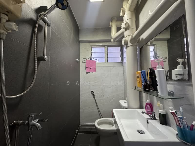 727 Yishun Street 71, 727 Yishun Street 71, 3 Bedrooms, 904 sqft, HDB Flat For Sale, by Sam Lim, 500123666 - Bathroom - PropertyGuru.com.sg