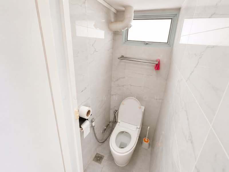 24 Telok Blangah Crescent, 24 Telok Blangah Crescent, 3 Bedrooms, 883 sqft, HDB Flat For Sale, by Julian Poh, 500123677 - Bathroom - PropertyGuru.com.sg