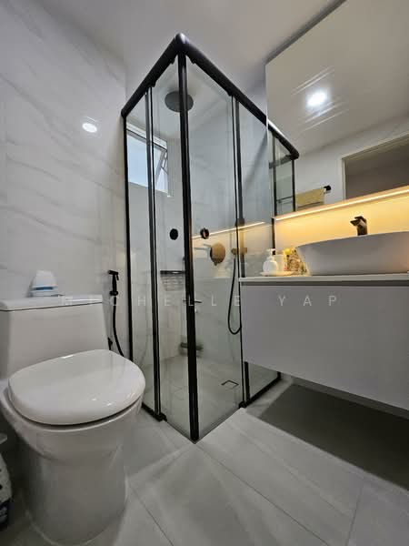 Casablanca, 23 Rosewood Drive, 2 Bedrooms, 936 sqft, Condominium For Sale, by Michelle Yap, 500123710 - Bathroom - PropertyGuru.com.sg