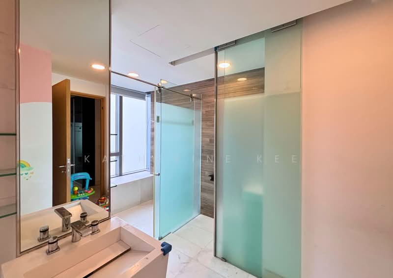 Silversea, 50 Marine Parade Road, 4 Bedrooms, 2,530 sqft, Condominium For Sale, by Katherine Kee, 500123751 - Bedroom 2's Bathroom - PropertyGuru.com.sg