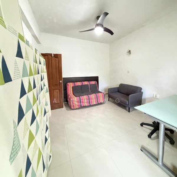 Cheap! Wide Frontage, 3sty Semi D, Mid of 3 Mrt, Nearby Amenities, Seriouse Seller, Good Price, Bedok Estate, Tanah Merah Estate, Simpang Bedok Estate, 5 Bedrooms, 4,000 sqft, Semi-Detached House For Sale, by Alex Ng, 500123753 - Living Room - PropertyGuru.com.sg