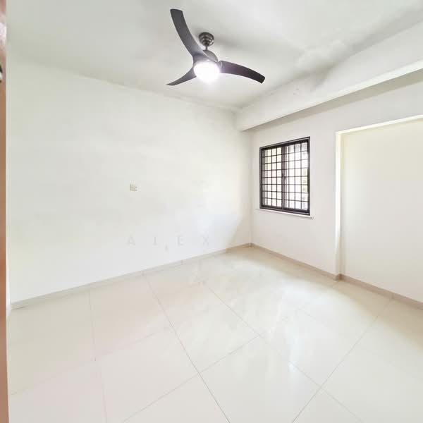 Cheap! Wide Frontage, 3sty Semi D, Mid of 3 Mrt, Nearby Amenities, Seriouse Seller, Good Price, Bedok Estate, Tanah Merah Estate, Simpang Bedok Estate, 5 Bedrooms, 4,000 sqft, Semi-Detached House For Sale, by Alex Ng, 500123753 - Interior - PropertyGuru.com.sg