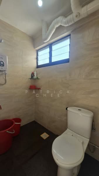 513 Hougang Avenue 10, 513 Hougang Avenue 10, 3 Bedrooms, 904 sqft, HDB Flat For Sale, by Patrick Chee, 500123791 - Bathroom - PropertyGuru.com.sg