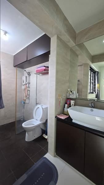 513 Hougang Avenue 10, 513 Hougang Avenue 10, 3 Bedrooms, 904 sqft, HDB Flat For Sale, by Patrick Chee, 500123791 - Bathroom - PropertyGuru.com.sg