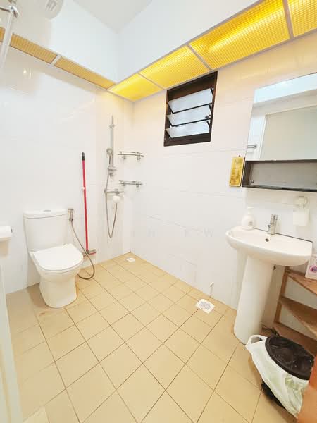 120A Punggol Edge, 120A Edgedale Plains, 3 Bedrooms, 1,206 sqft, HDB Flat For Rent, by Alvin Kwa, 500123799 - Bathroom - PropertyGuru.com.sg