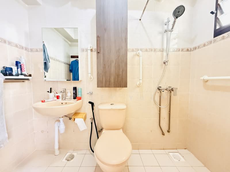 258C Compassvale Road, 258C Compassvale Road, 3 Bedrooms, 1,184 sqft, HDB Flat For Rent, by Wesley Yuen, 500123817 - Bathroom - PropertyGuru.com.sg