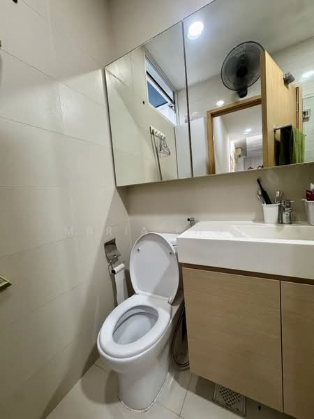 The Tampines Trilliant, 15 Tampines Central 7, 4 Bedrooms, 2,120 sqft, Executive Condominium For Sale, by Maria Phua, 500123820 - Bathroom 2 - PropertyGuru.com.sg