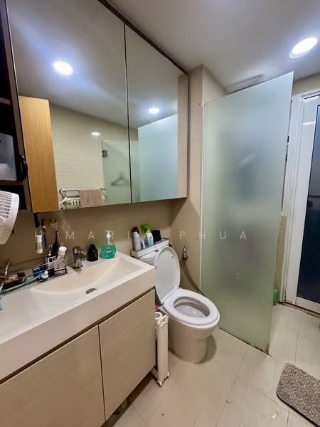 The Tampines Trilliant, 15 Tampines Central 7, 4 Bedrooms, 2,120 sqft, Executive Condominium For Sale, by Maria Phua, 500123820 - Master Bathroom - PropertyGuru.com.sg
