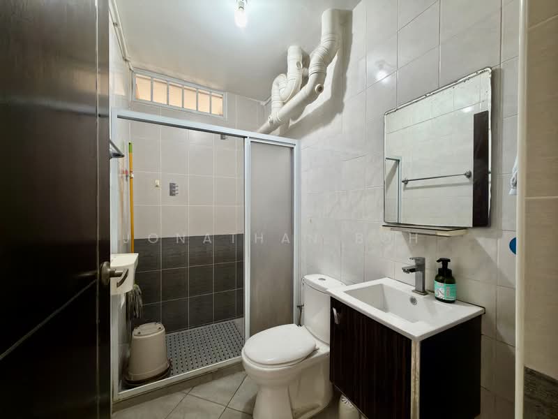 722 Tampines Street 72, 722 Tampines Street 72, 4 Bedrooms, 1,292 sqft, HDB Flat For Sale, by Jonathan Boh, 500123835 - Bathroom - PropertyGuru.com.sg