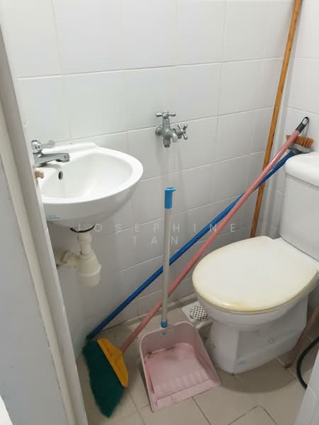 Baywater, 810 Bedok Reservoir Road, 3 Bedrooms, 1,270 sqft, Condominium For Sale, by Josephine Tan, 500123850 - Bathroom - PropertyGuru.com.sg