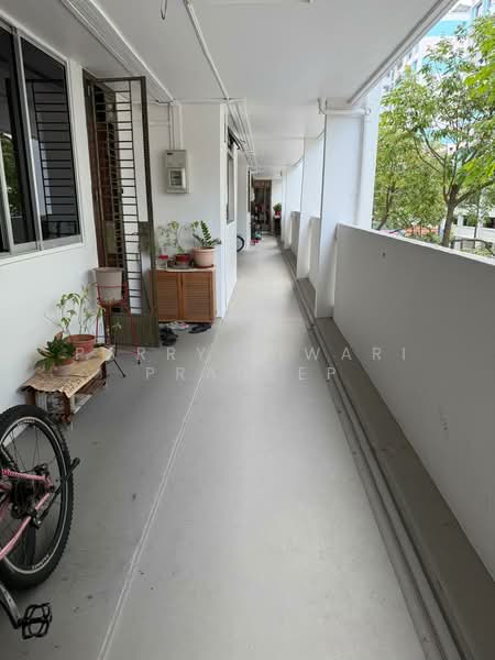 836 Tampines Street 82, 836 Tampines Street 82, 3 Bedrooms, 1,260 sqft, HDB Flat For Sale, by Parry Tiwari Pradeep, 500123855 - Corridor - PropertyGuru.com.sg