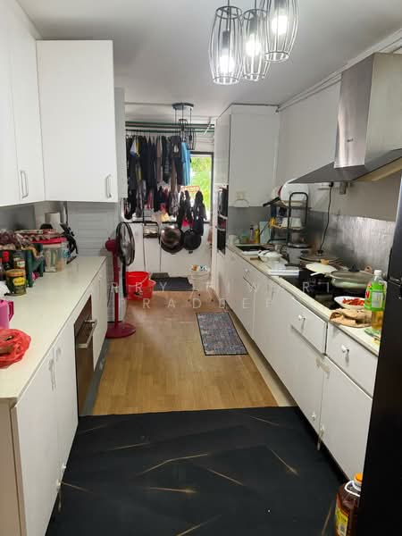 836 Tampines Street 82, 836 Tampines Street 82, 3 Bedrooms, 1,260 sqft, HDB Flat For Sale, by Parry Tiwari Pradeep, 500123855 - Kitchen - PropertyGuru.com.sg