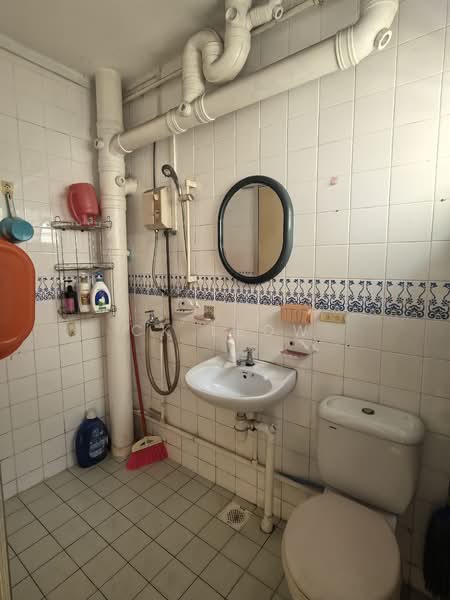 668 Jalan Damai, 668 Jalan Damai, 3 Bedrooms, 1,119 sqft, HDB Flat For Rent, by CK Leow, 500123868 - Bathroom - PropertyGuru.com.sg