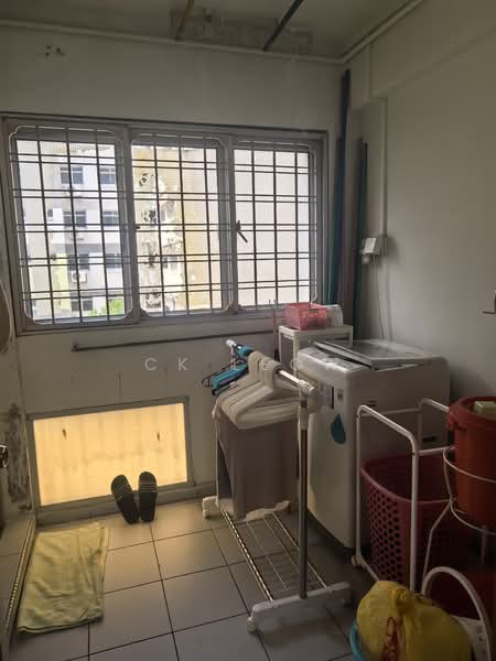 668 Jalan Damai, 668 Jalan Damai, 3 Bedrooms, 1,119 sqft, HDB Flat For Rent, by CK Leow, 500123868 - Balcony - PropertyGuru.com.sg