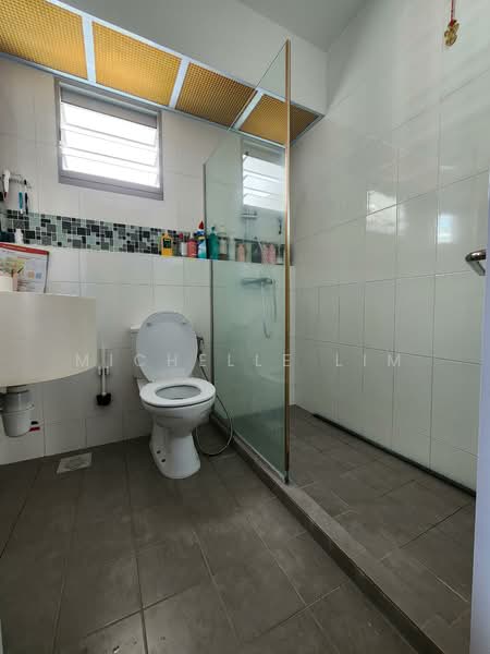 327B Anchorvale Road, 327B Anchorvale Road, 3 Bedrooms, 990 sqft, HDB Flat For Sale, by Michelle Lim, 500123881 - Bathroom - PropertyGuru.com.sg