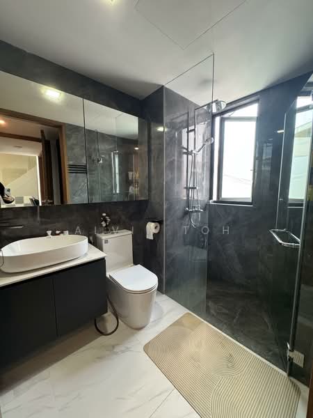 Kingsford Waterbay, 74 Upper Serangoon View, 3 Bedrooms, 1,066 sqft, Condominium For Sale, by Alvin Toh, 500123901 - Bathroom - PropertyGuru.com.sg