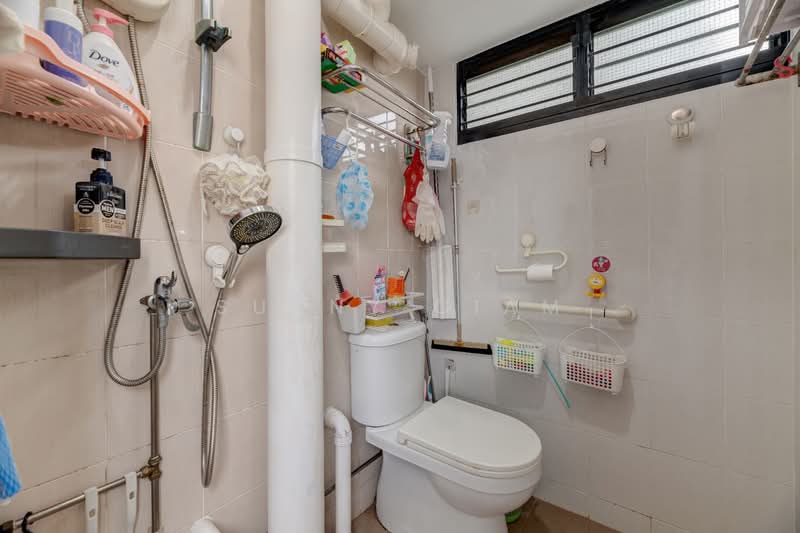 235 Ang Mo Kio Avenue 3, 235 Ang Mo Kio Avenue 3, 2 Bedrooms, 721 sqft, HDB Flat For Sale, by Sunny Giam, 500123930 - Bathroom - PropertyGuru.com.sg