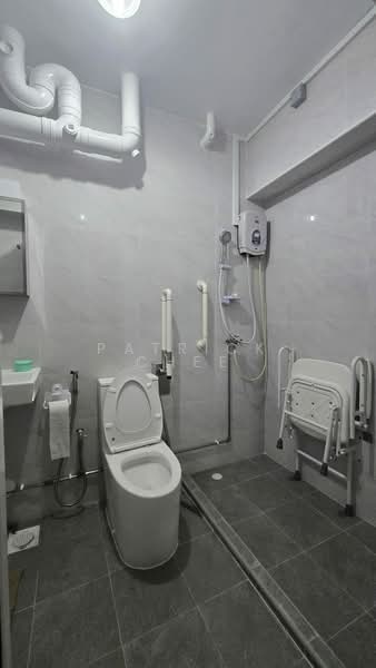 229 Compassvale Walk, 229 Compassvale Walk, 3 Bedrooms, 1,323 sqft, HDB Flat For Sale, by Patrick Chee, 500123933 - Bathroom - PropertyGuru.com.sg
