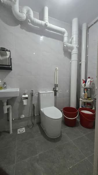 229 Compassvale Walk, 229 Compassvale Walk, 3 Bedrooms, 1,323 sqft, HDB Flat For Sale, by Patrick Chee, 500123933 - Bathroom - PropertyGuru.com.sg