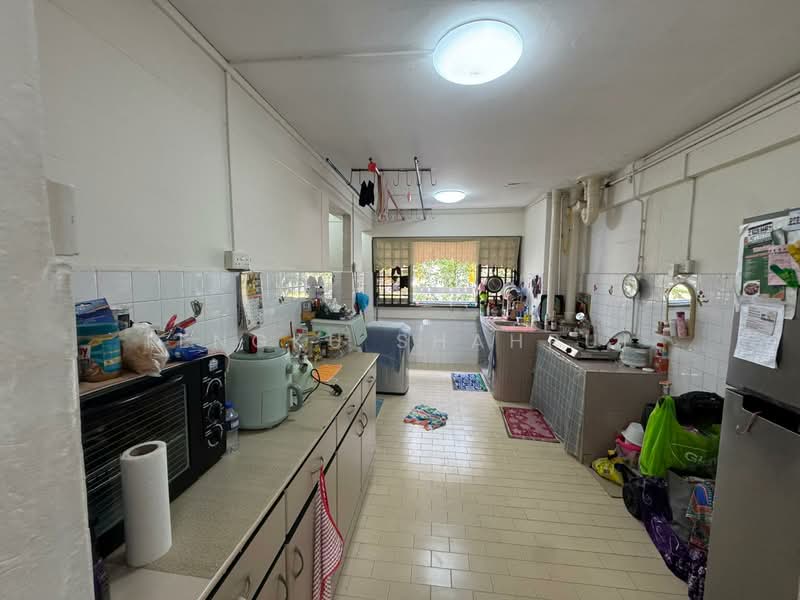 172 Ang Mo Kio Avenue 4, 172 Ang Mo Kio Avenue 4, 2 Bedrooms, 645 sqft, HDB Flat For Sale, by TENGKU SHAHRUL, 500123942 - Kitchen - PropertyGuru.com.sg