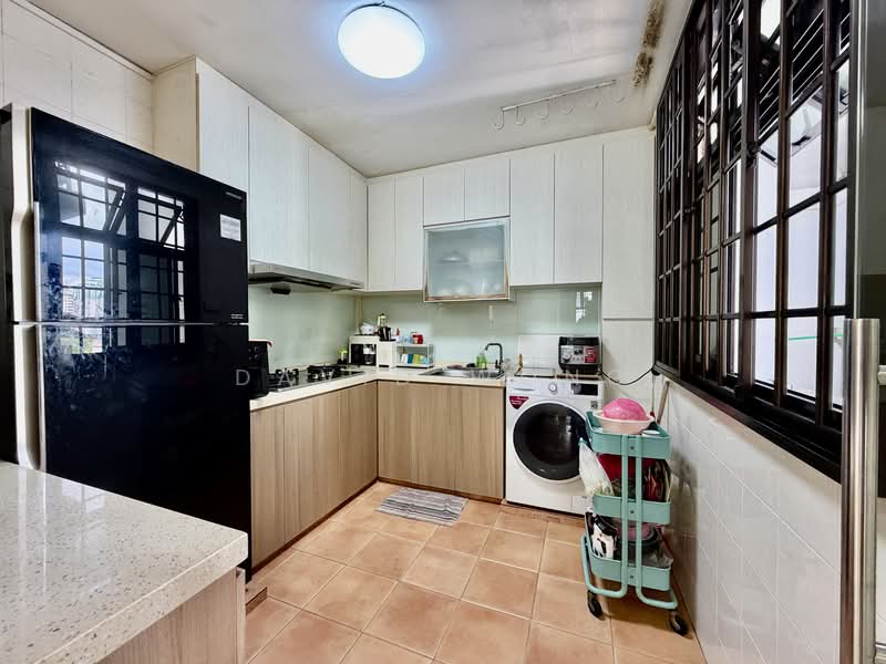 339A Sembawang Close, 339A Sembawang Close, 4 Bedrooms, 1,184 sqft, HDB Flat For Sale, by David Wong, 500123945 - Kitchen - PropertyGuru.com.sg