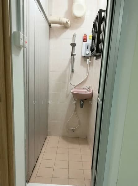 474 Sembawang Drive, 474 Sembawang Drive, Room Rental, 150 sqft, HDB Flat For Rent, by Mike Heng, 500123950 - Master Room Toilet - PropertyGuru.com.sg