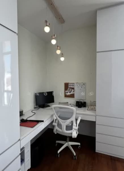 Tanah Merah Bedok Ensuite Beautiful Ensuite Room Jalan Limau Bali, , Room Rental, 300 sqft, Corner Terrace For Rent, by Angela Ng, 500123964 - Study - PropertyGuru.com.sg