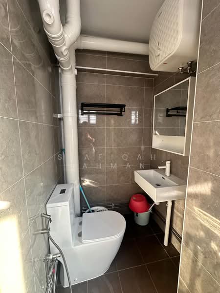 975 Jurong West Street 93, 975 Jurong West Street 93, Room Rental, 100 sqft, HDB Flat For Rent, by Syafiqah Rahman, 500124007 - Bathroom - PropertyGuru.com.sg
