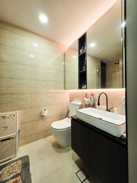 The Palette, 103 Pasir Ris Grove, 2 Bedrooms, 721 sqft, Condominium For Sale, by Daniel Low, 500124016 - Bathroom - PropertyGuru.com.sg