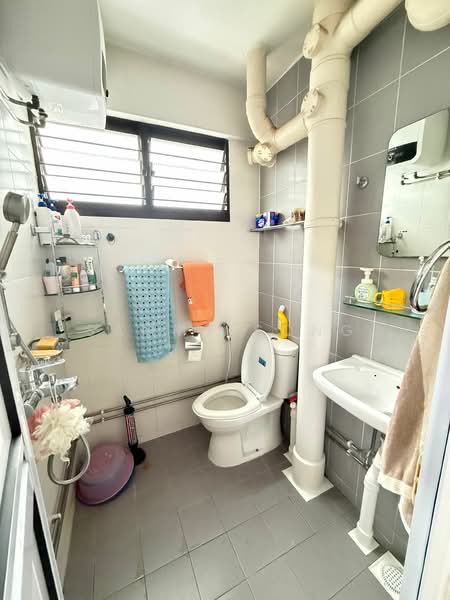 205 Clementi Avenue 6, 205 Clementi Avenue 6, 3 Bedrooms, 980 sqft, HDB Flat For Sale, by Sammy Song, 500124034 - Bathroom - PropertyGuru.com.sg
