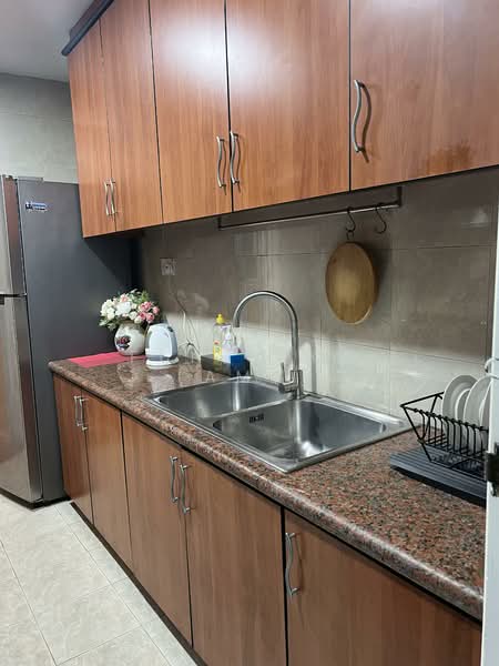 Landbay Condo, 3 Jalan Hajijah, 3 Bedrooms, 1,238 sqft, Condominium For Rent, by Fun Sook (Amy), 500124043 - Kitchen - PropertyGuru.com.sg