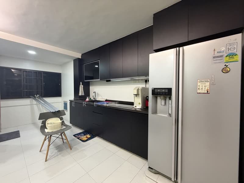 332 Jurong East Avenue 1, 332 Jurong East Avenue 1, 2 Bedrooms, 1,442 sqft, HDB Flat For Sale, by Serene Chua, 500124047 - Kitchen - PropertyGuru.com.sg