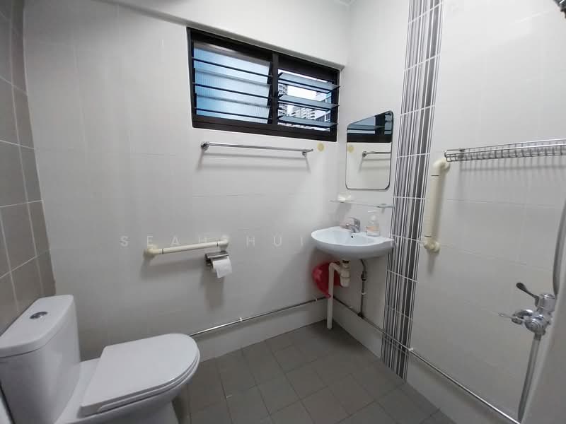 119 Bukit Batok West Avenue 6, 119 Bukit Batok West Avenue 6, Room Rental, 100 sqft, HDB Flat For Rent, by Seah Hui Leng, 500124073 - Bathroom - PropertyGuru.com.sg