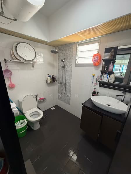 162A Rivervale Crescent, 162A Rivervale Crescent, 3 Bedrooms, 1,216 sqft, HDB Flat For Sale, by Wee Koon Tan, 500124075 - Bathroom - PropertyGuru.com.sg