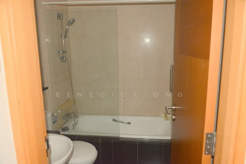 Sunglade, 7 Serangoon Avenue 2, 3 Bedrooms, 861 sqft, Condominium For Sale, by Benedict Ong, 500124079 - Bathroom - PropertyGuru.com.sg