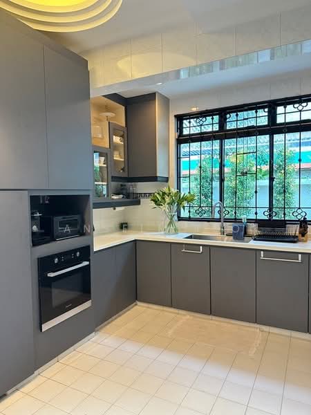 D10 Cheap Hilltop Bungalow Huge Land Sub Divisible ❤️, , 6 Bedrooms, 5,000 sqft, Bungalow House For Sale, by Anselm Teo, 500124086 - Kitchen - PropertyGuru.com.sg