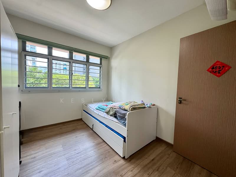 377A Hougang Street 32, 377A Hougang Street 32, 3 Bedrooms, 1,012 sqft, HDB Flat For Sale, by Keslyn Chai, 500124089 - Common Bedroom - PropertyGuru.com.sg