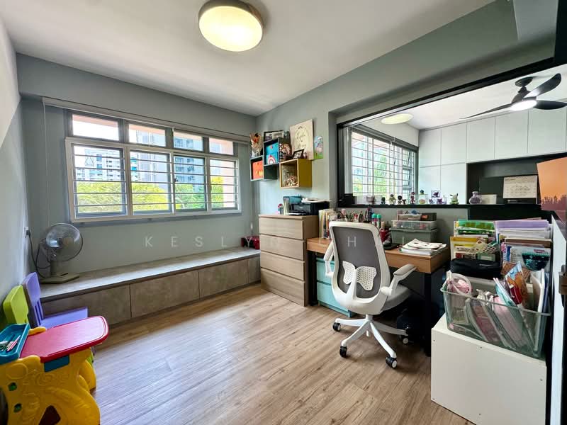 377A Hougang Street 32, 377A Hougang Street 32, 3 Bedrooms, 1,012 sqft, HDB Flat For Sale, by Keslyn Chai, 500124089 - Common Room / Study - PropertyGuru.com.sg