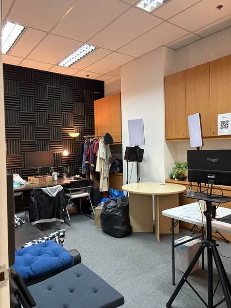 Tradehub 21, 8 Boon Lay Way, 1,300 sqft, Light Industrial (B1) For Rent, by Jane Liu Yan, 500124091 - Interior - CommercialGuru.com.sg