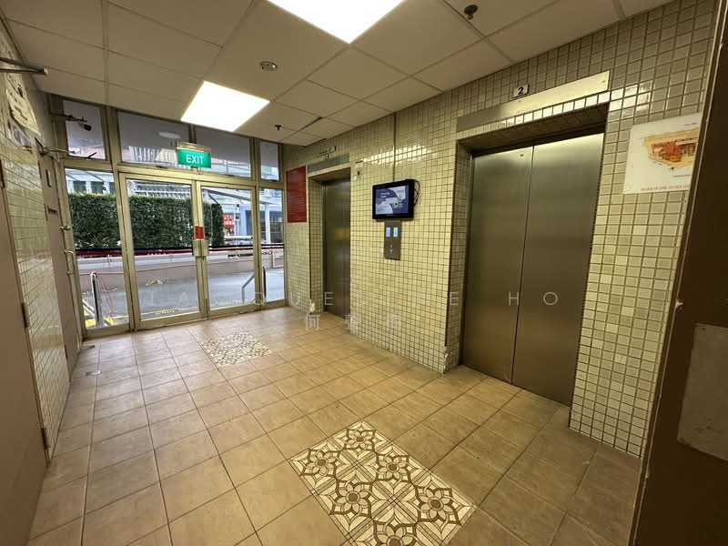 Hoa Nam Building, 27 Foch Road, 463 sqft, Office For Sale, by Jacqueline Ho 何聲梅, 500124118 - Level 1 lift lobby - CommercialGuru.com.sg