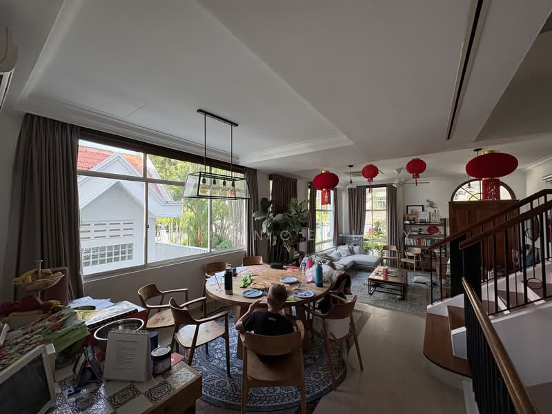 University Walk, , 5 Bedrooms, 3,600 sqft, Semi-Detached House For Sale, by Lawrence Loy, 500124125 - Living Room - PropertyGuru.com.sg