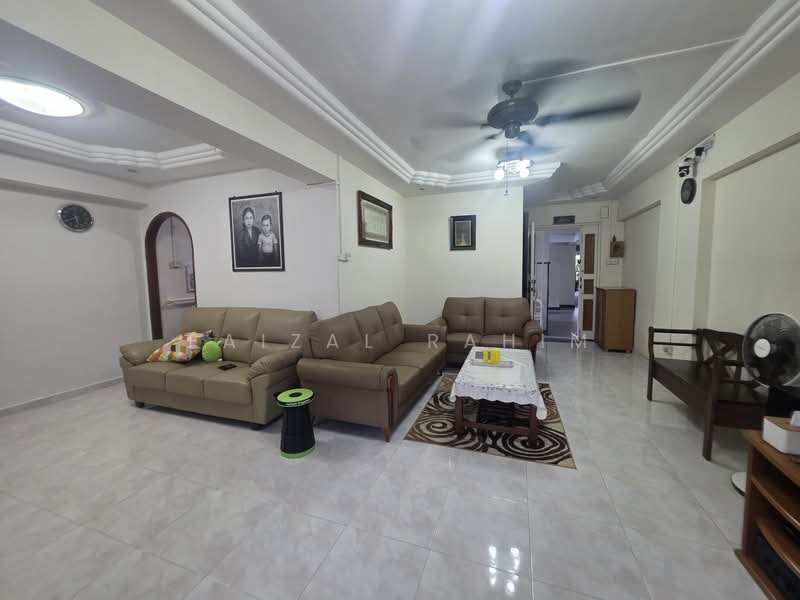 728 Tampines Street 71, 728 Tampines Street 71, 4 Bedrooms, 1,323 sqft, HDB Flat For Sale, by Faizal Rahim, 500124132 - Living Room - PropertyGuru.com.sg